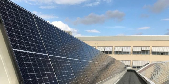 Halfcut_solceller_moln-810×405