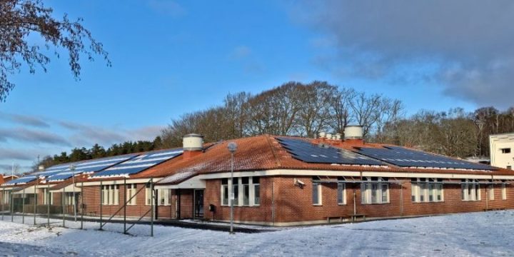 Solceller-pa-Sinntorpsskolan_Molndal-810×405
