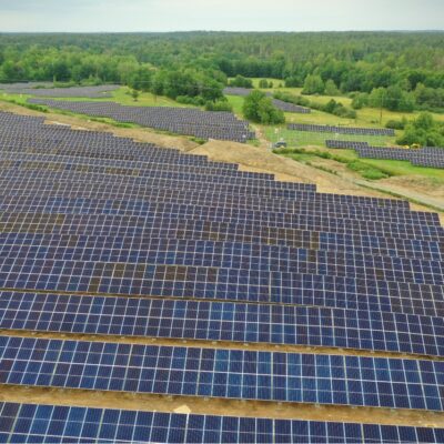 Solkompaniet har byggt denna solpark i Mörghult